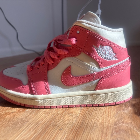 Jordan 1’s - Picture 2 of 4
